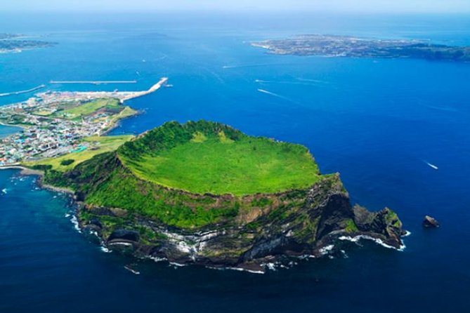 10day Small Group Discover Korea Tour : History, Food and Culture - Jeju’s Sunrise Peak and Traditional Island Life