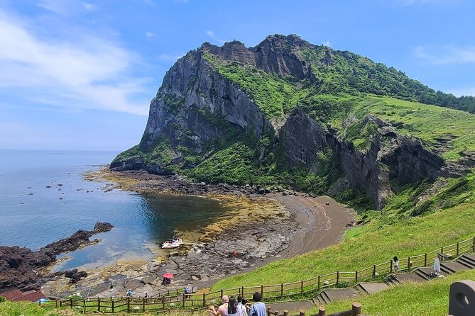 2-days Private Taxi Tour in Jeju Island - Who should book this Jeju tour?