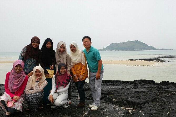 2 Days Private Taxi Tour - West and South of Jeju Island - Day one: from Iho Tewoo Beach to Hallim Park