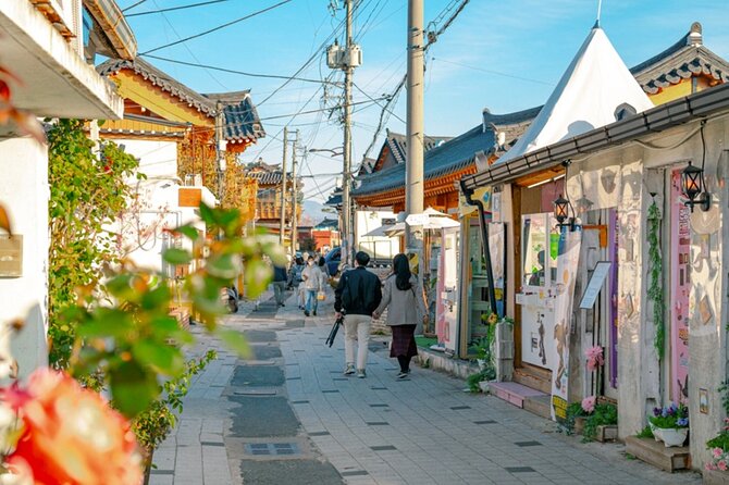 7 Highlights Gyeongju City One Day Small Group Tour from Busan - Woljeonggyo Bridge is timed for photographs