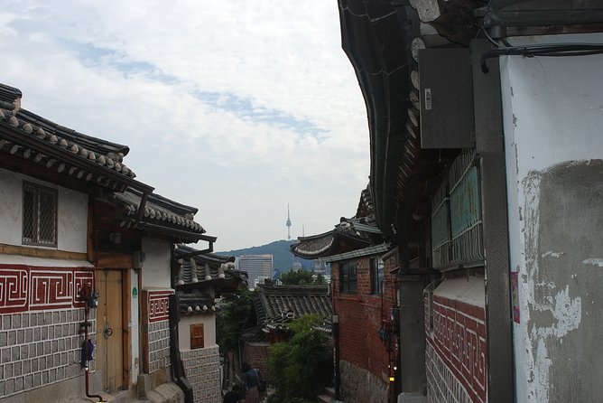 8 Hours Private tour with top attractions in Seoul - N Seoul Tower for the big city view