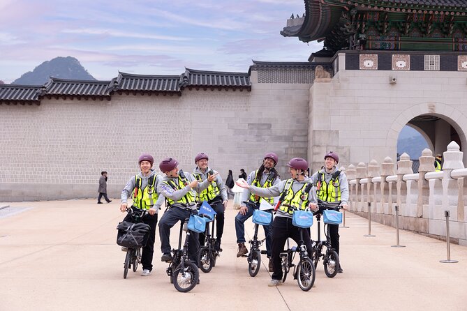 Afternoon E-bike tour and "Happy Hour" food and drinks - Key points at a glance
