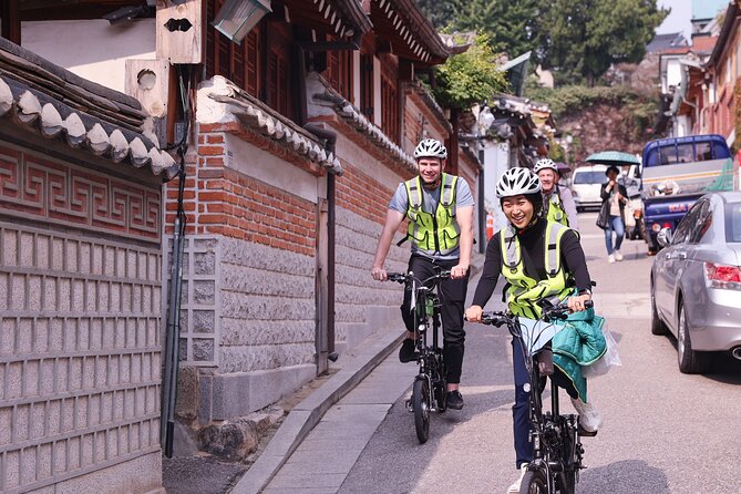 Afternoon E-bike tour and "Happy Hour" food and drinks - Cheonggyecheon and the story of a divided Korea