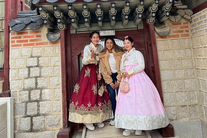 Best Things to Do - Half Day Seoul Trip (Seoul Palace & Temple) - Guides are the strongest part of the experience
