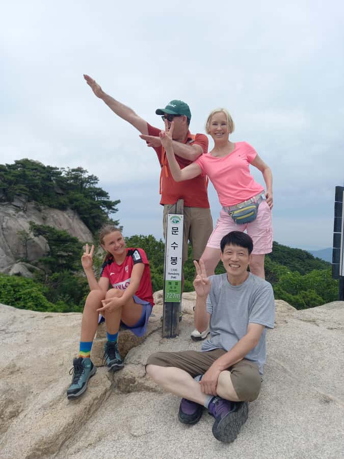 Bukhansan mountain hiking tour - 6 hours - From Gwanghwamun Square to the park entrance