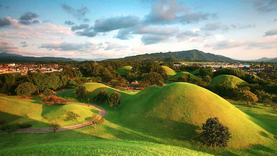 Busan: 7 Highlights Gyeongju City One Day Tour - Hwangnidan-gil mixes old Gyeongju with new tastes