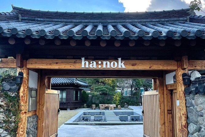 Busan Day Trip from Seoul by KTX - Private Tour with Local Guide - A 40-minute pause in a traditional Hanok