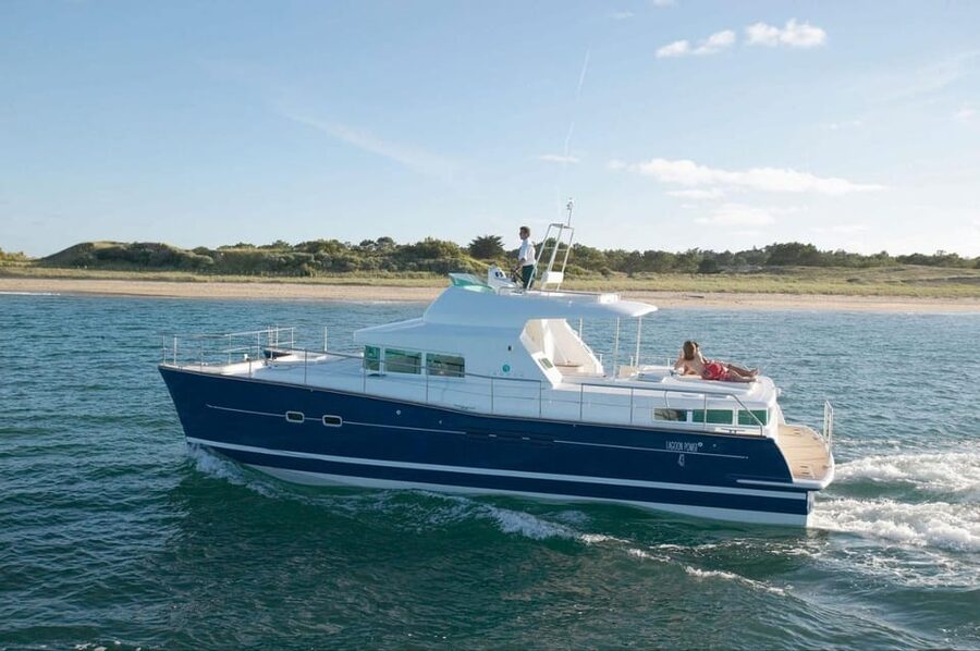 Busan: Group Sightseeing Yacht Cruise with Snacks and Drinks - Who Will Enjoy This Cruise Most?