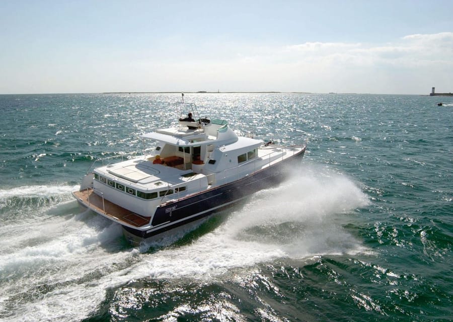 Busan: Group Sightseeing Yacht Cruise with Snacks and Drinks - Starting at Gwangalli Ocean Leports Center