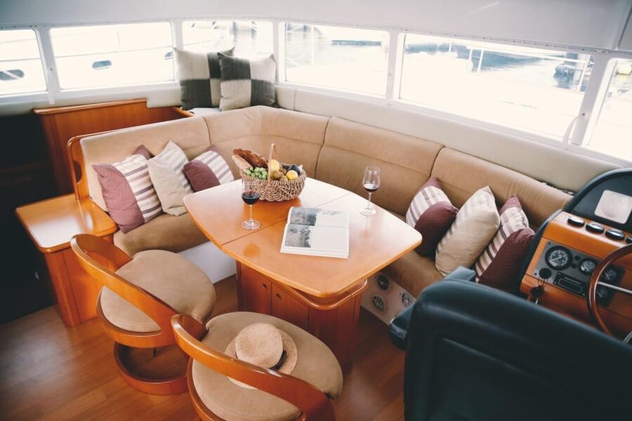 Busan: Group Sightseeing Yacht Cruise with Snacks and Drinks - Comfort, Weather, and Motion