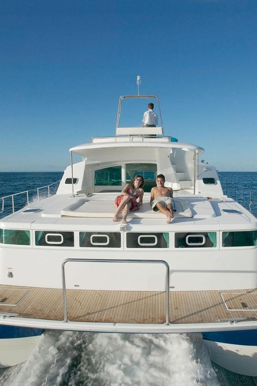 Busan: Group Sightseeing Yacht Cruise with Snacks and Drinks - English Support and the Onboard Atmosphere