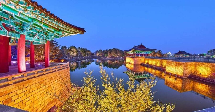 Busan: Gyeongju Guided Day Trip to Three Kingdoms Capital - Donggung Palace and Wolji Pond after sunset