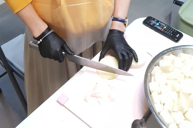 Busan Kkakdugi(Korean radish Kimchi) class with various options - Key points to know before booking