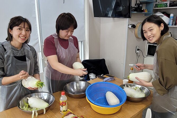 Busan Kkakdugi(Korean radish Kimchi) class with various options - Paul’s teaching style and the small-group feel