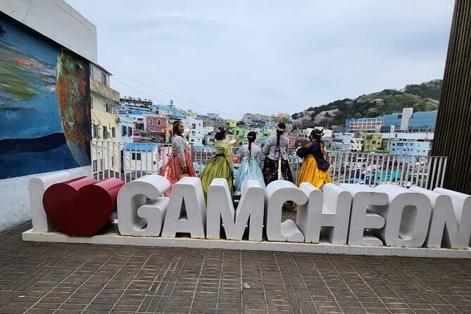 Busan private tour : K-pop dance class + tour - Korean fried chicken and beer for dinner