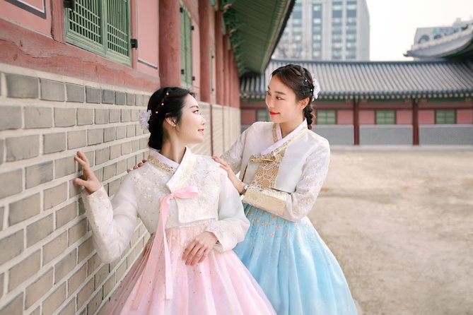 Changdeokgung Palace Hanbok Rental Experience in Seoul - Picking between traditional and themed hanbok