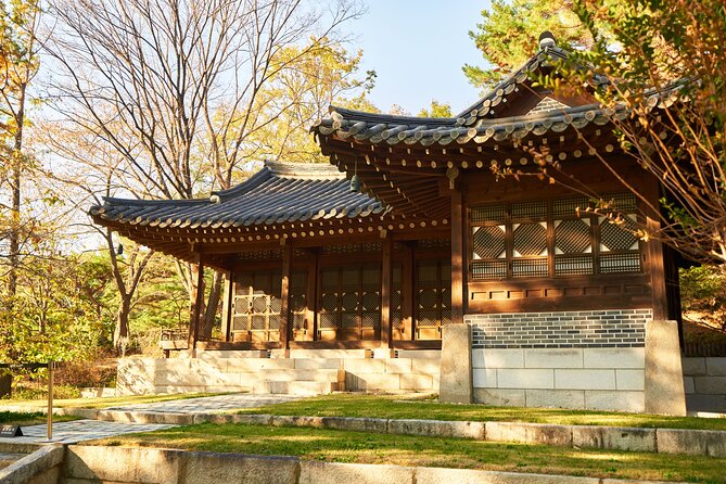 (Closed) Korea’s White House Walking Tour Blue House - Chimnyugak House and a pause among the trees
