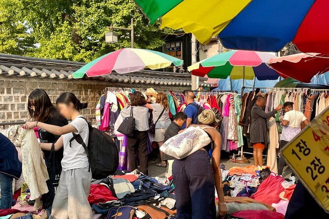 Contemporary & Retro Seoul Private Tour with Local Food Tasting - Timing, walking, and practical details