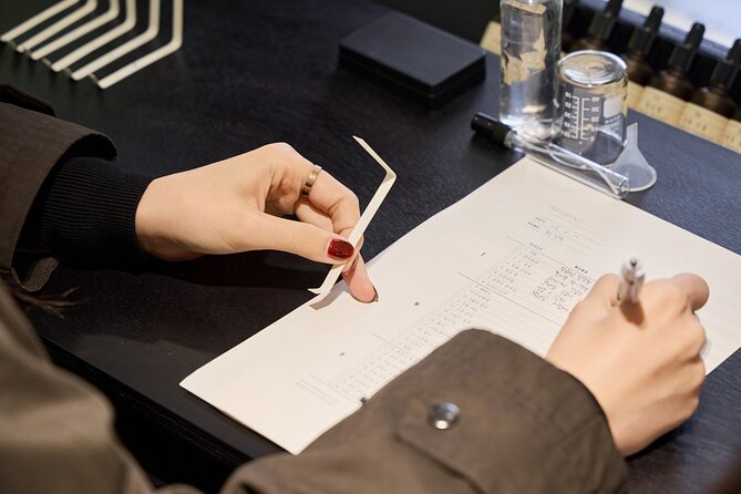Create Your Own Luxury Niche Perfume in Hongdae - The two-bottle finish