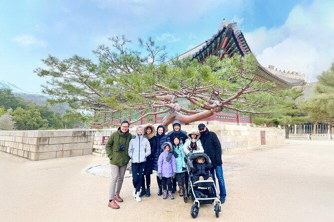 Customizable Seoul Private Tour Palaces Food and Markets - What this private Seoul day is really good at