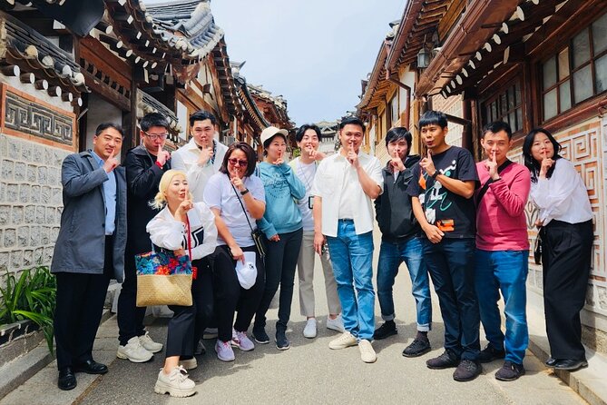 Customizable Seoul Private Tour Palaces Food and Markets - Blue House and the royal quarter