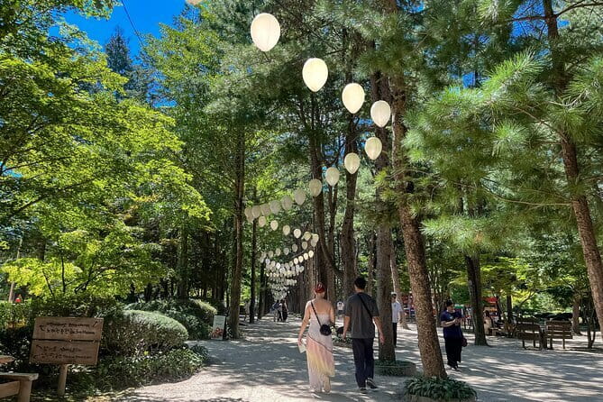 Day Tour of Suwon Hwaseong Fortress Starfield Waujeongsa Temple - Hanbok, kimbap, and dried laver in Gyeonggi-do