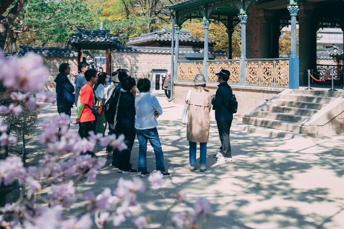 Deoksugung & Jeongdong-gil: A Walk in Korea's Rich Heritage - Gwanghwamun Square and the route into modern Seoul