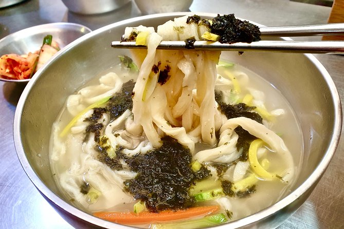 Downtown Seoul Guided Food & Market Tour with 8+ Local Tastings - Fresh kimbap and the pleasure of small portions