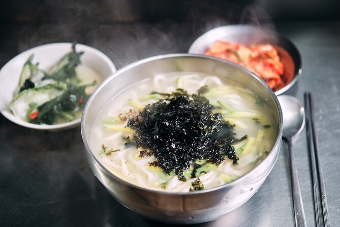 Downtown Seoul Guided Food & Market Tour with 8+ Local Tastings - Palace districts and Seoul’s older neighborhoods