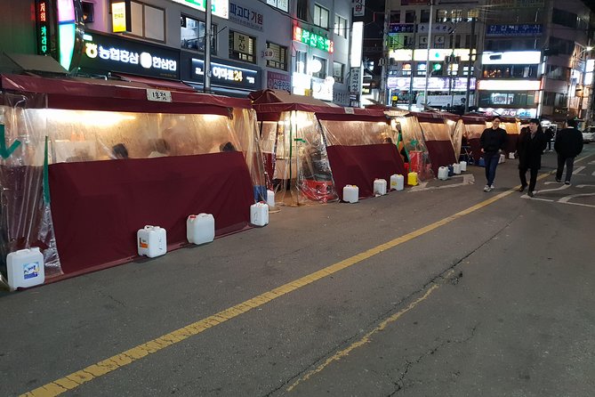 Drinking and Eating through the Alleys of Seoul - Why this Seoul food walk feels different