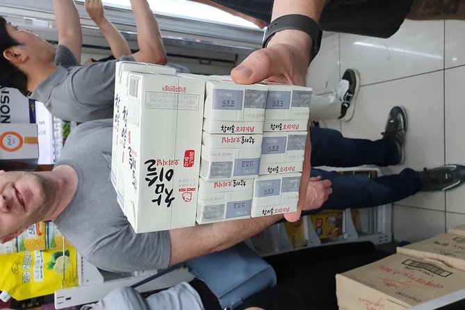 Drinking and Eating through the Alleys of Seoul - What makes Mike useful as a guide