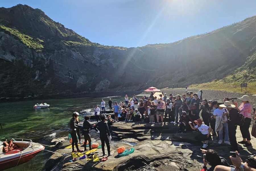 East Jeju: Day Tour with Seongsan Peak & Haenyeo Performance - Lunch is local, affordable, and separate