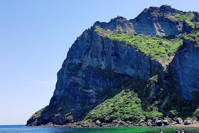 East Jeju Essentials – Seongsan Ilchulbong (UNESCO) & Haenyeo - Gwangchigi Beach and the view toward Seongsan