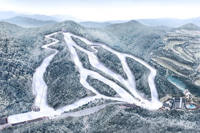 Elysian Gangchon Winter Ski + Eobi Ice Valley Day Tour fr Seoul - Clothing, gloves, helmets, and the real preparation list