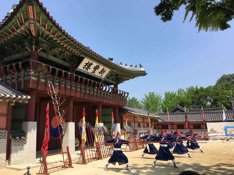 From Seoul: Starfield Library, Hwaseong, Gwangmyeong Cave - Three contrasting stops beyond central Seoul