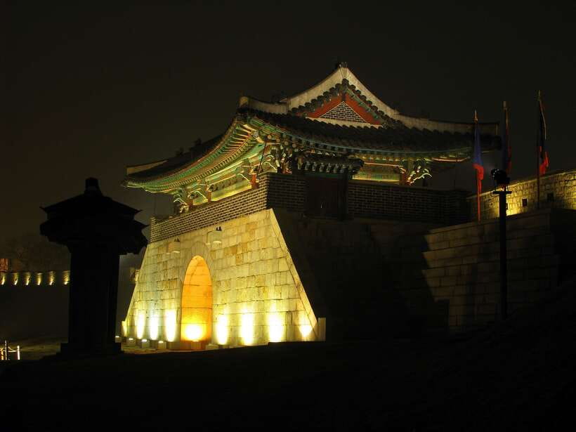 From Seoul: Suwon Hwaseong Fortress Night Tour - Haengnidan-gil: hanoks, cafes, and screen locations