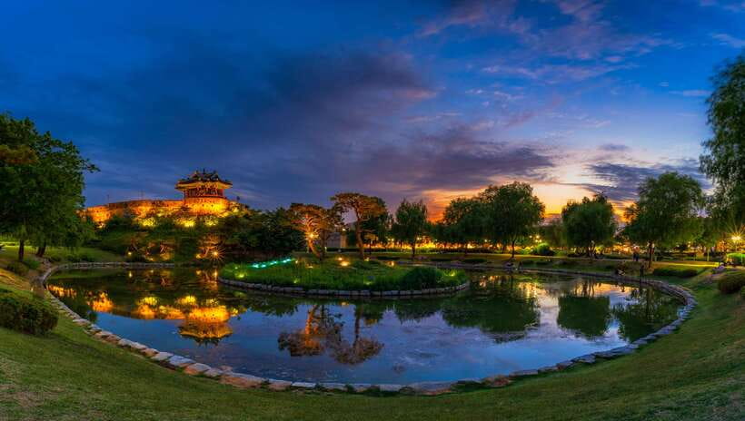 From Seoul: Suwon Hwaseong Fortress Night Tour - From Seoul to Suwon in a four-hour evening
