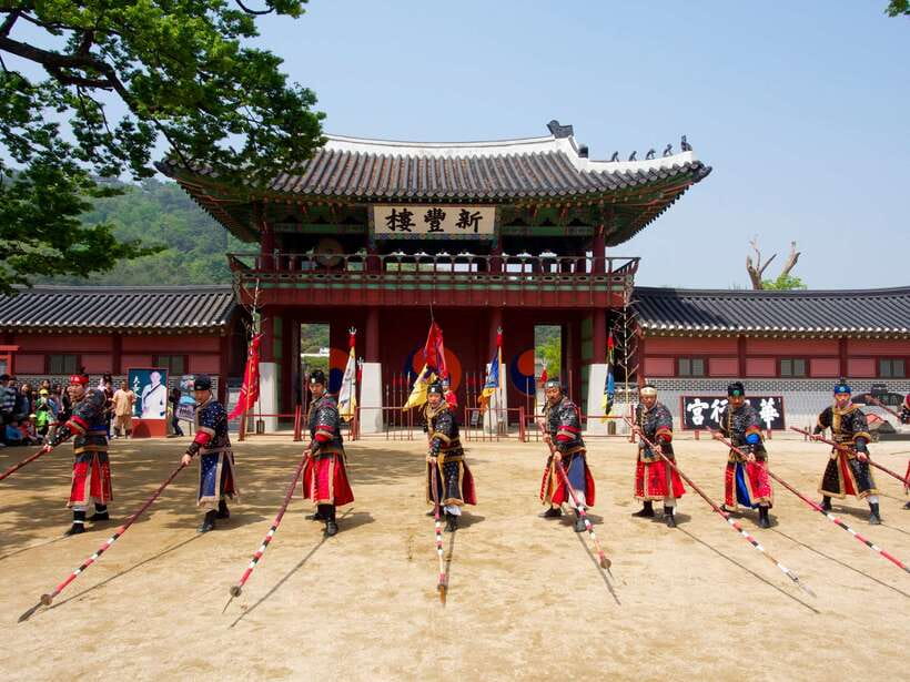 From Seoul: Suwon Hwaseong Fortress Tour - Hwaseong Haenggung Palace and royal life on the road