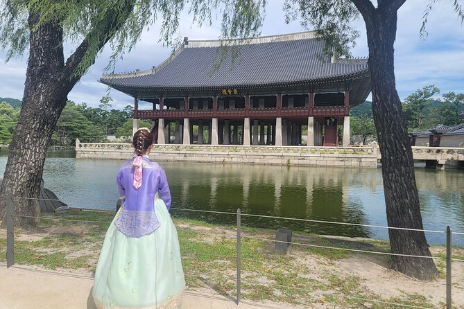 Full Day Private Seoul Tour for foodies - Everland and Lotte World for families
