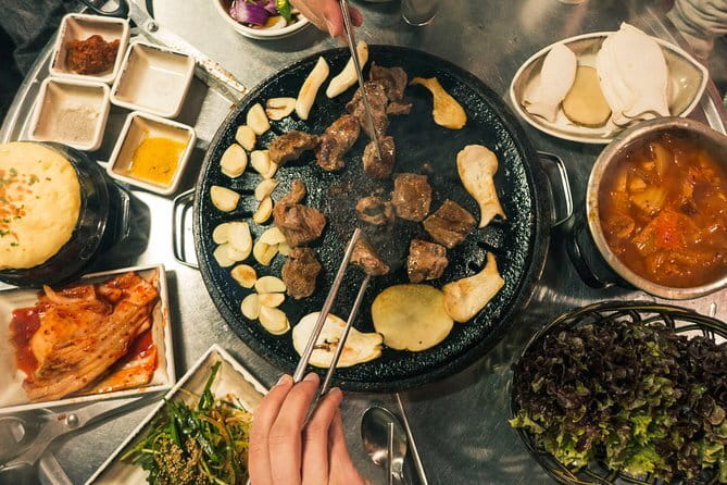 Getting a good feel of local Seoul through food (itseoulgood) - Dumplings and tea bring the tour to a calmer close