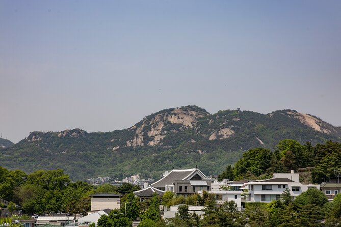 Gwanghwamun Tour l 120 minutes to Understand Local Korean Society - From Joseon values to coffee shops and Korean spas