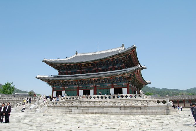 Gyeongbok Palace and Korean Folk Village Tour - Jogyesa Temple, a quiet pause in central Seoul
