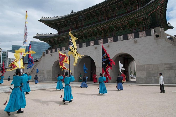 Gyeongbok Palace and Korean Folk Village Tour - The guide can shape the whole day