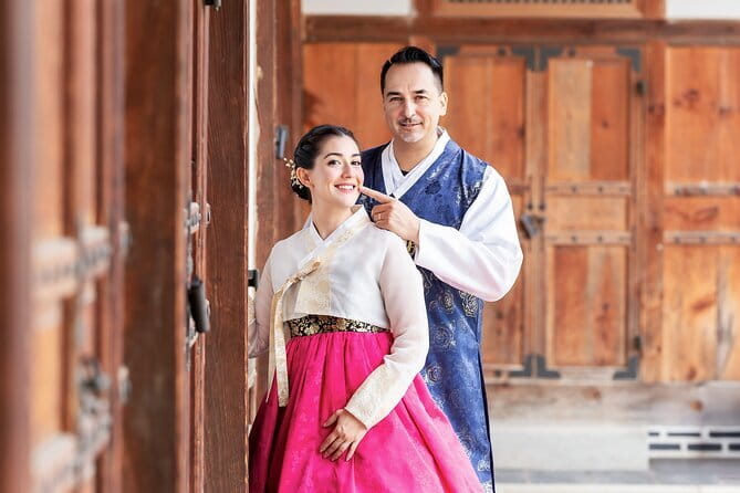 Gyeongbokgung Hanbok Photoshoot - Walking the palace grounds for one hour