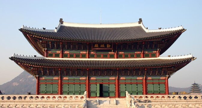 Gyeongbokgung Palace Hanbok Rental Experience in Seoul - Key points to know