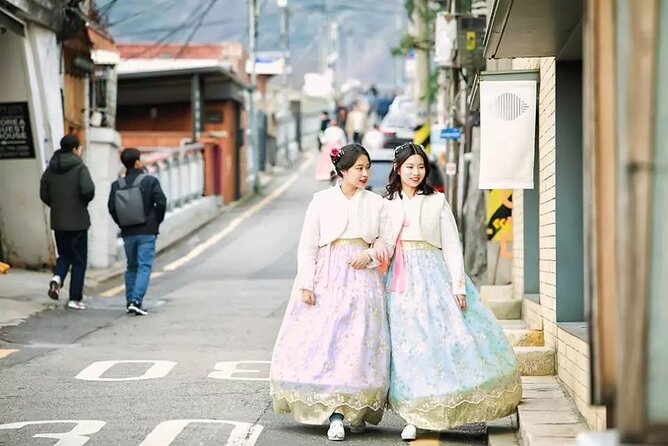 Gyeongbokgung Palace Hanbok Rental Experience in Seoul - Free hair styling and optional accessories