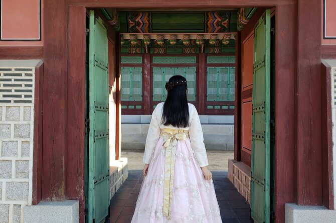 Gyeongbokgung Palace Hanbok Rental Experience in Seoul - Walking from the rental shop to Gyeongbokgung