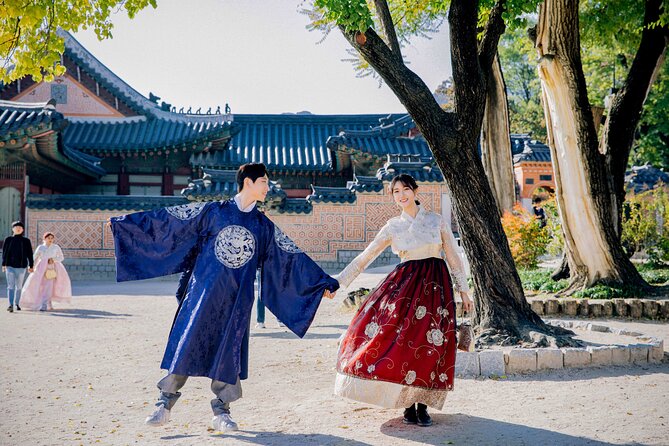 Gyeongbokgung palace,seoul with gigibebe hanbok rental - Rain, Timing, and Practical Planning