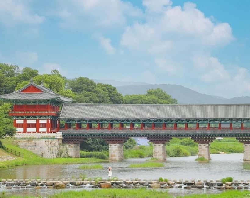 Gyeongju: Private Car Tour with a Licensed Tour Guide - Gyeongju National Museum and the objects behind the story