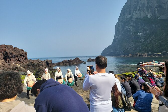 Half or Day Tour For Cruise customers arriving at Gangjeong Port - Jeongbang Waterfall and the sea at your feet